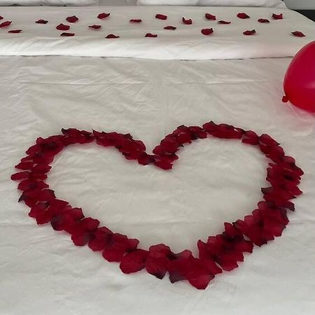 Suite « Body Love » - Jacuzzi Privatif Créteil Buitenkant foto