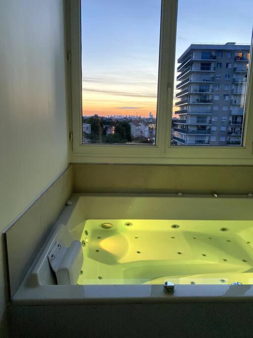 Suite « Body Love » - Jacuzzi Privatif Créteil Buitenkant foto