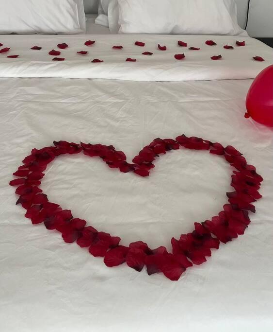 Suite « Body Love » - Jacuzzi Privatif Créteil Buitenkant foto